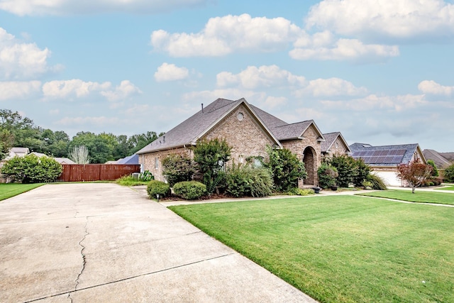 view of front of property with a front yard