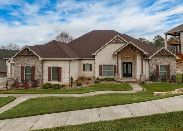 view of front of house featuring a front yard