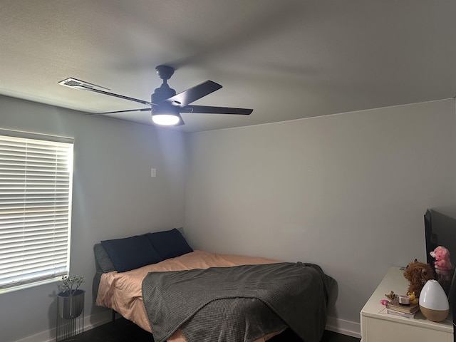 bedroom with ceiling fan