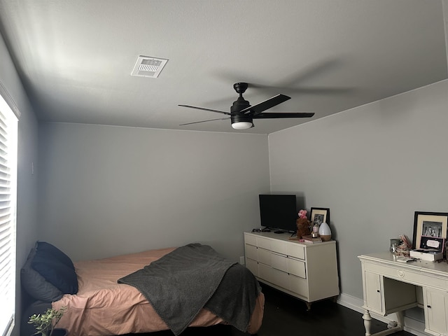 bedroom featuring ceiling fan