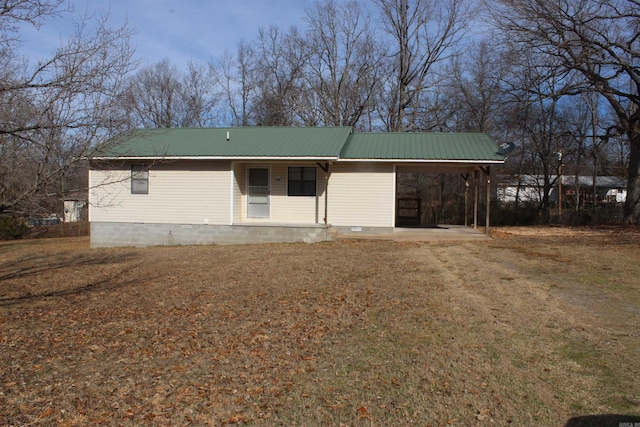 exterior space featuring a front yard and a carport