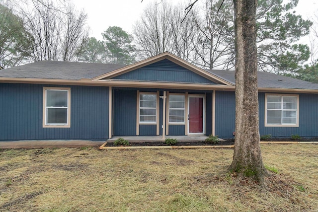 single story home featuring a porch and a front yard