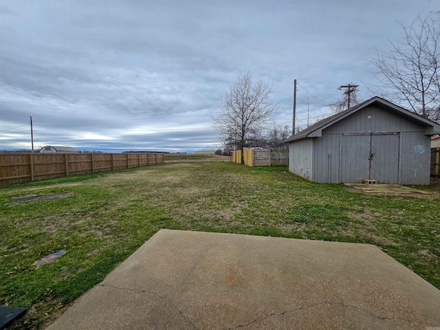 view of yard with a shed