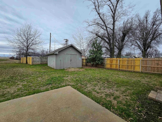 view of yard featuring a storage shed and a patio area