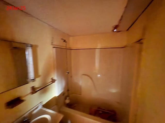 bathroom featuring shower / bathing tub combination