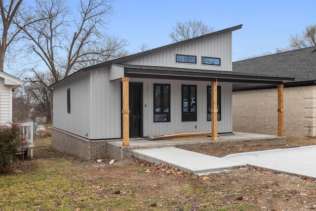 view of front facade with covered porch