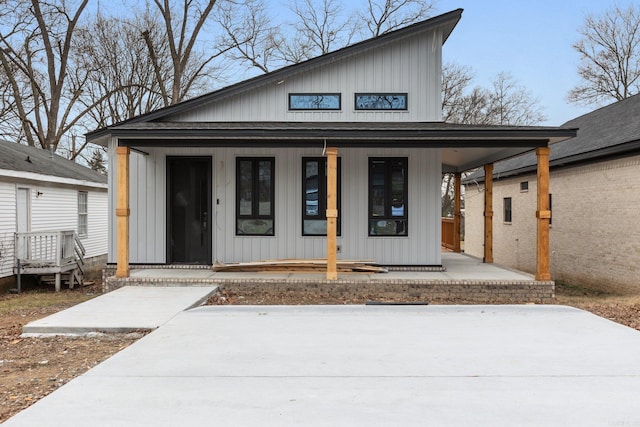 view of front of property with a porch