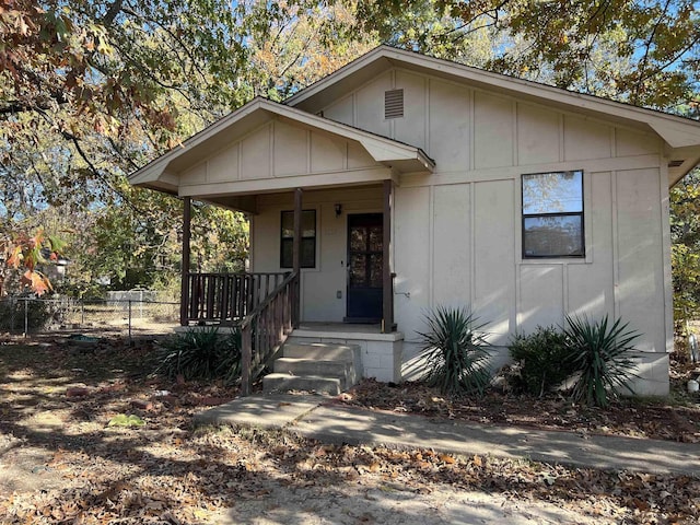 view of front of house featuring a porch