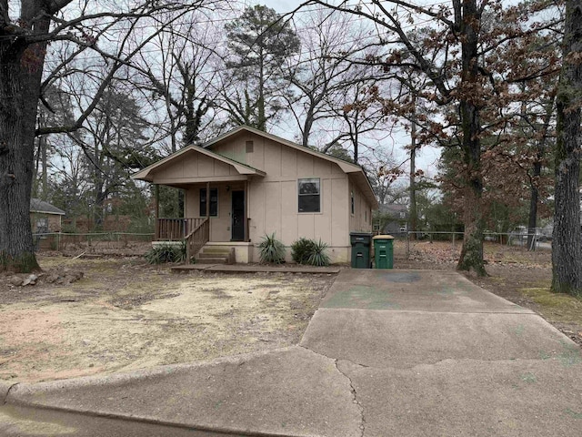 view of front of house featuring a porch