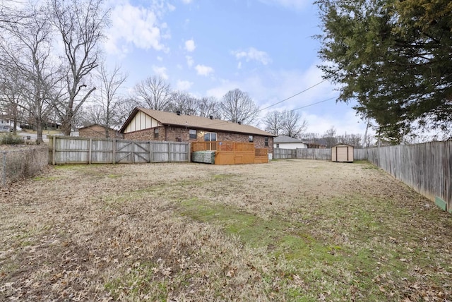 view of yard featuring a storage shed