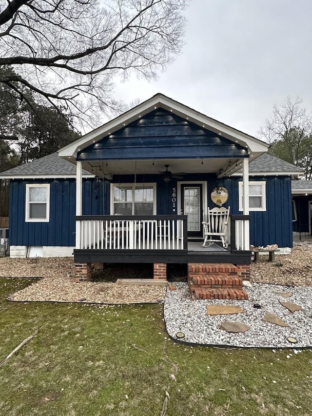 view of front of home featuring a porch and a front lawn