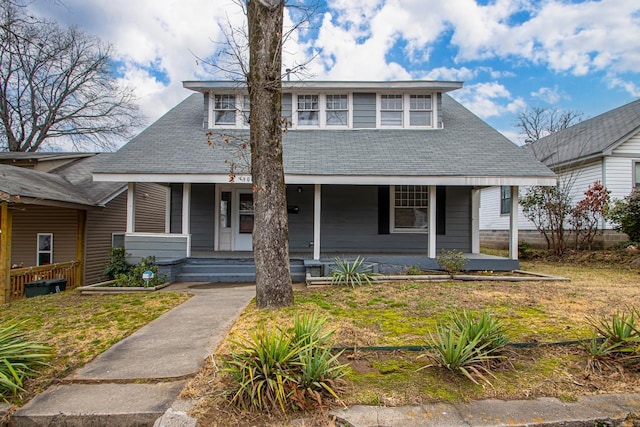 view of front of home featuring a front lawn and a porch