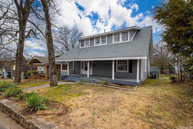 view of front facade featuring a front yard and covered porch