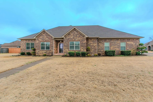 view of front of home featuring a front lawn