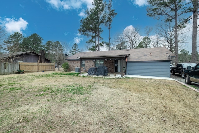 ranch-style home with a front lawn