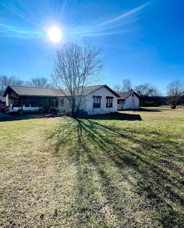 view of front of home with a front lawn