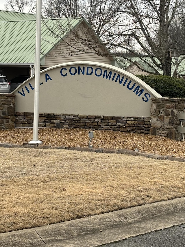 view of community / neighborhood sign