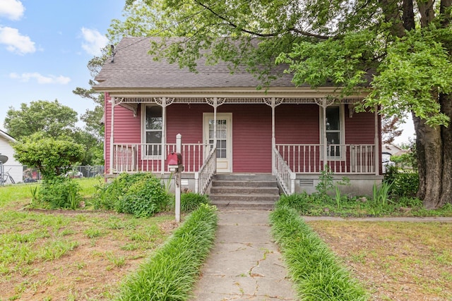 view of front of property with covered porch and a front lawn