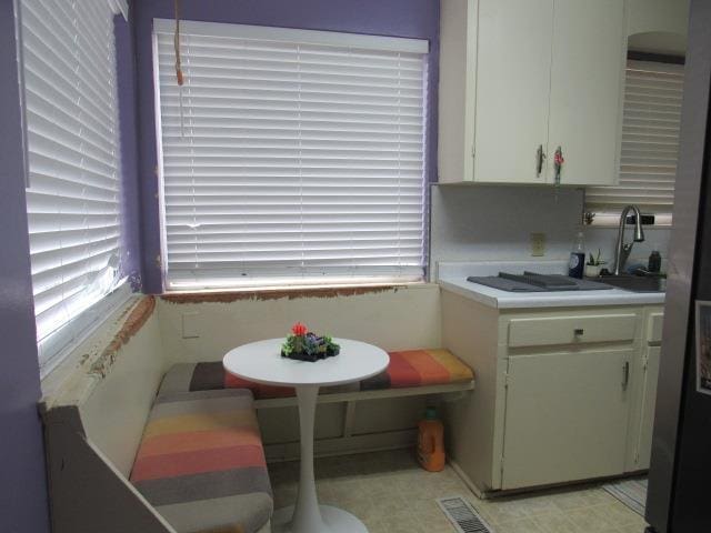 dining area with breakfast area and sink