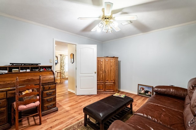 living room featuring ornamental molding, light hardwood / wood-style floors, and ceiling fan