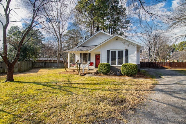 view of front of property featuring a front lawn and a porch