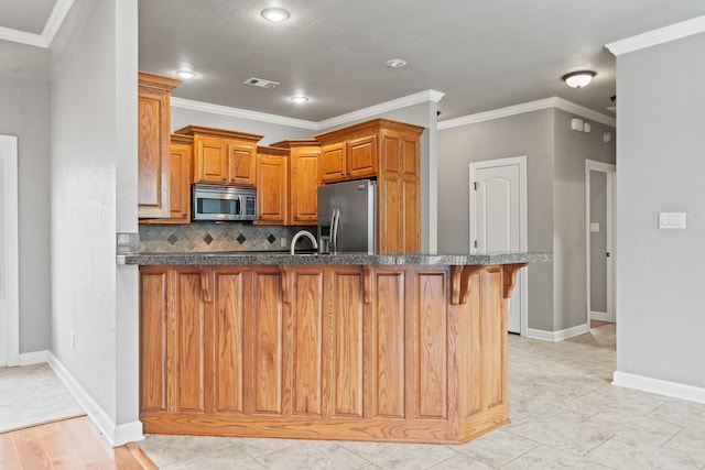 kitchen with backsplash, a breakfast bar area, stainless steel appliances, and kitchen peninsula