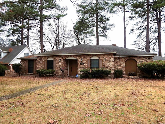 ranch-style house with a front yard