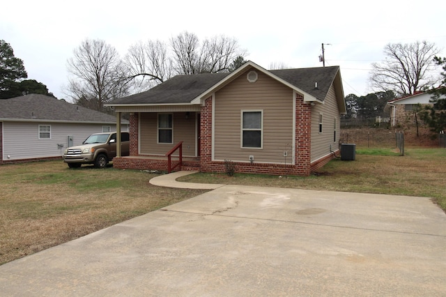 view of front of property with central air condition unit, a front lawn, and a porch