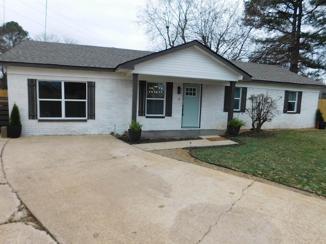 ranch-style house with a porch and a front lawn