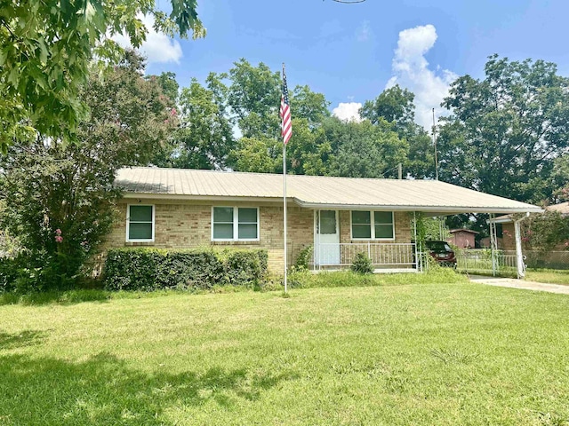 single story home featuring covered porch and a front lawn