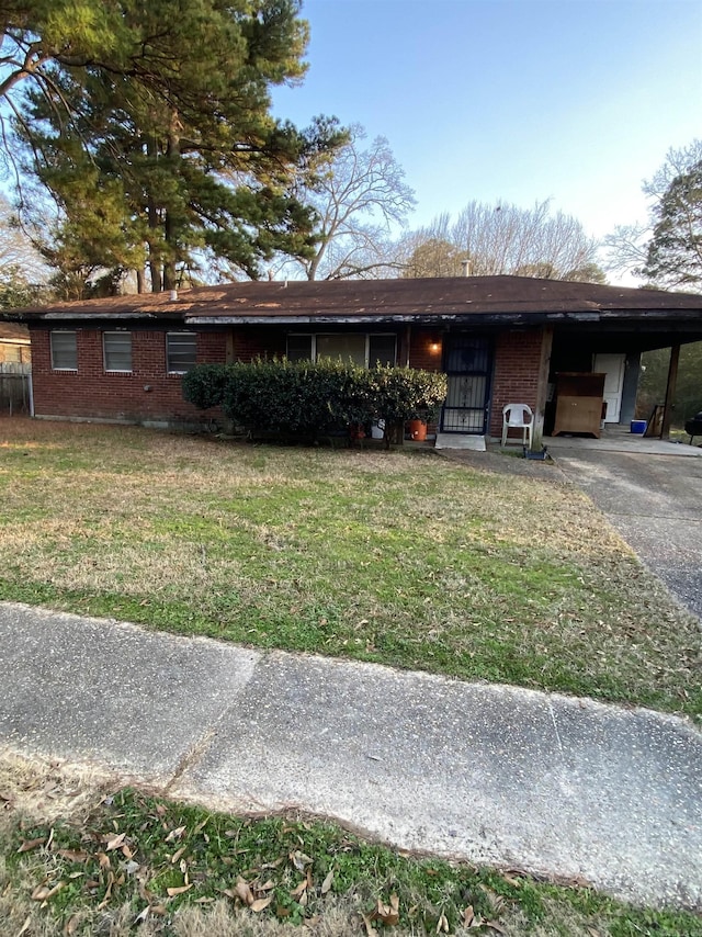 single story home featuring a front yard and a carport