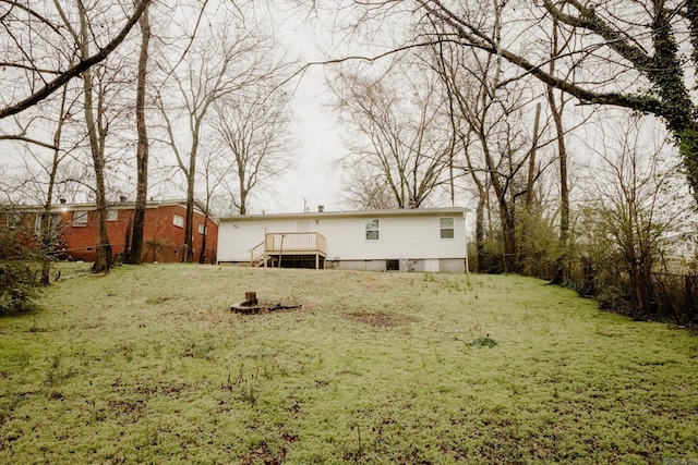 back of house featuring a lawn