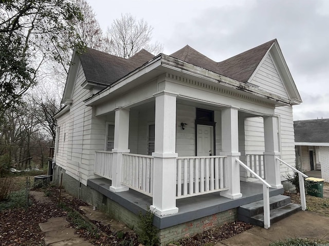 view of front of property featuring a porch