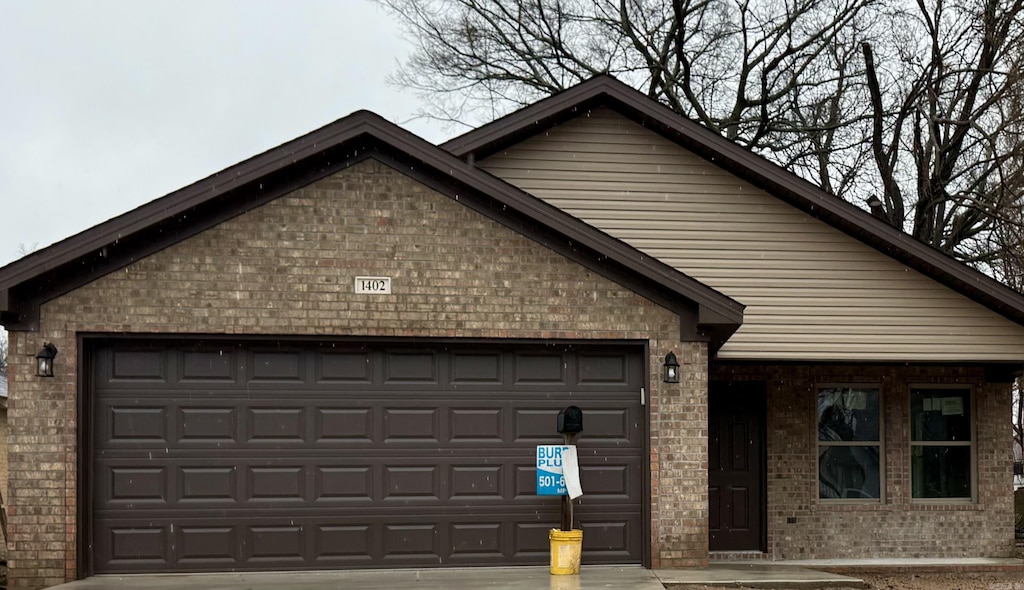 view of front facade with a garage