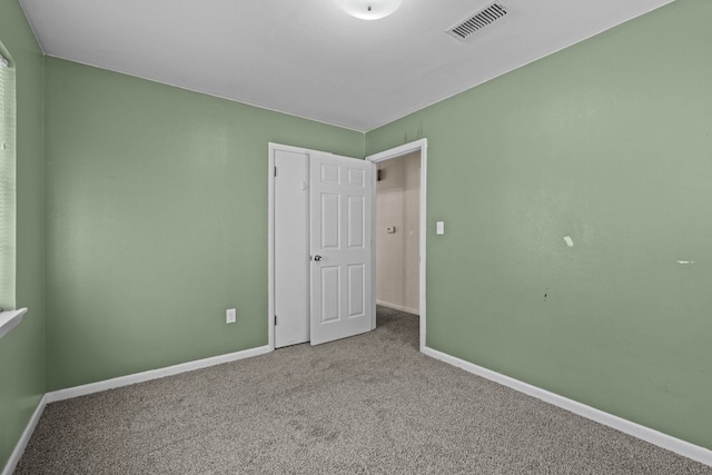 empty room featuring carpet