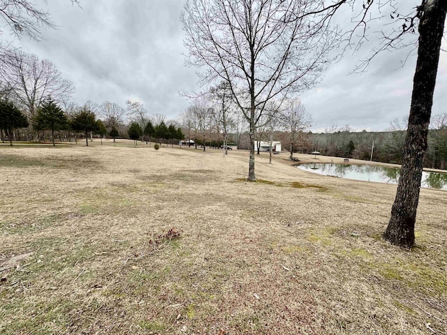 view of yard featuring a water view