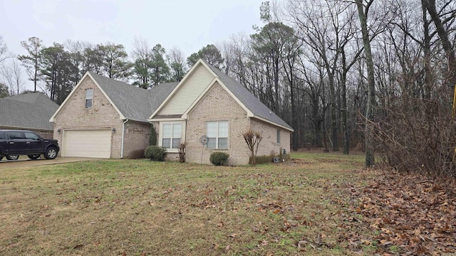 view of front facade featuring a garage and a front lawn