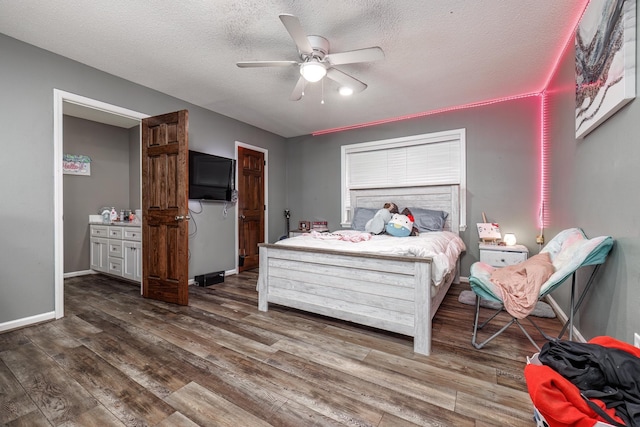 bedroom featuring ceiling fan, dark wood-type flooring, and a textured ceiling