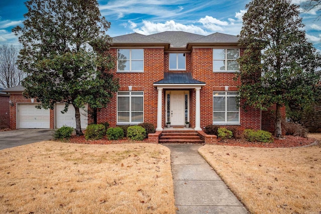 view of front of house featuring a front yard