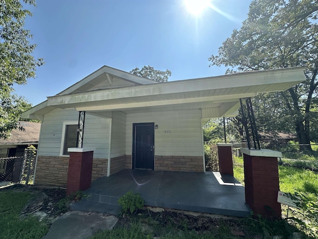 view of front facade featuring a carport