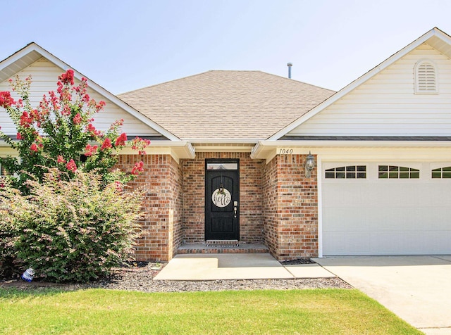 view of front of property featuring a garage