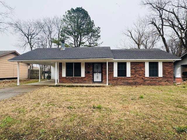 ranch-style home featuring a carport and a front lawn