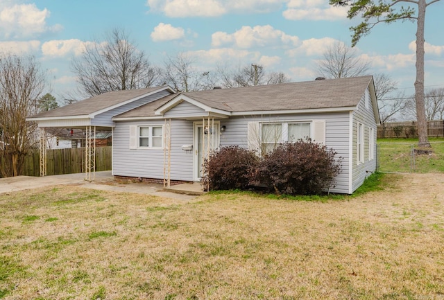 view of front of property with a carport and a front yard