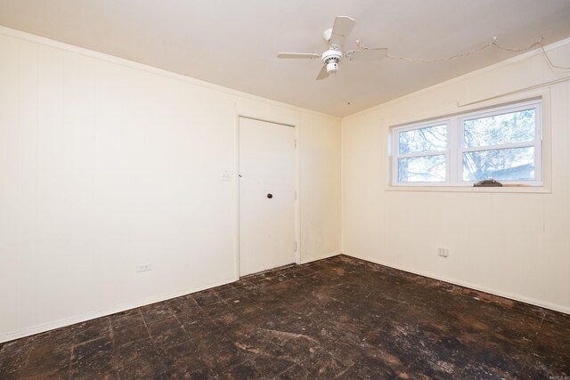 empty room with ceiling fan