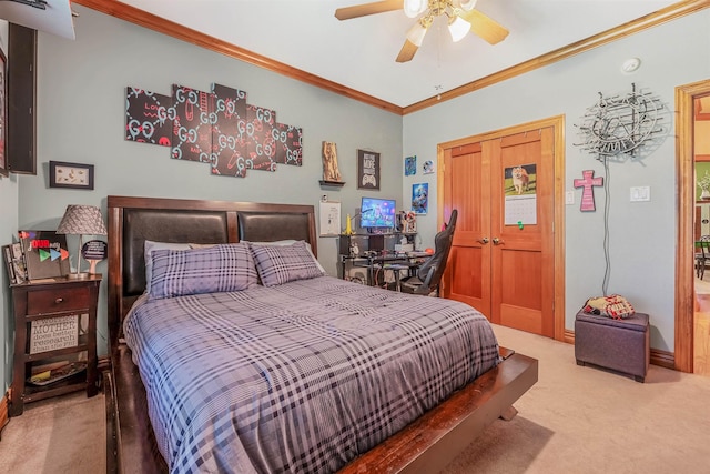 bedroom featuring crown molding, light carpet, and ceiling fan