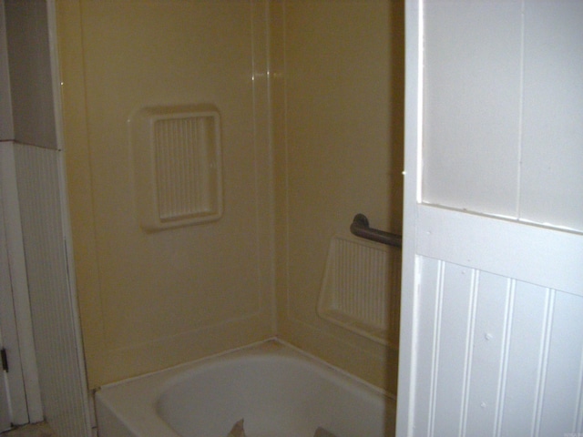 bathroom with a tub