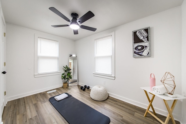 workout area with wood-type flooring, plenty of natural light, and ceiling fan