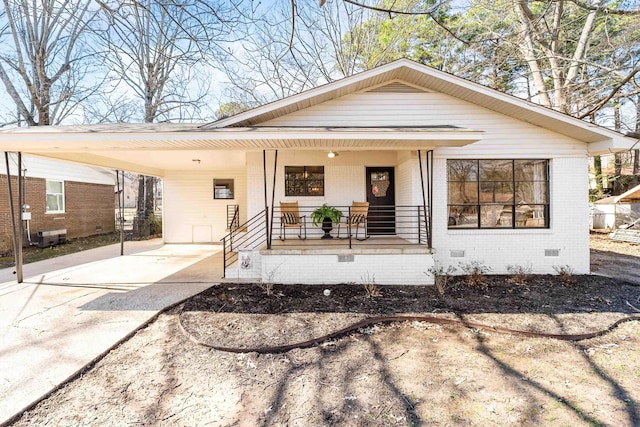 view of front facade with a porch and a carport