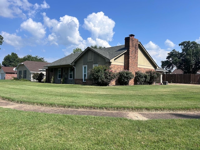 view of side of property featuring a lawn