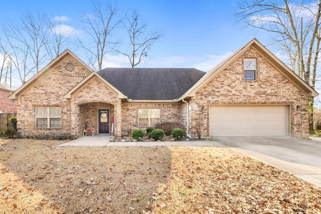 view of front property featuring a garage